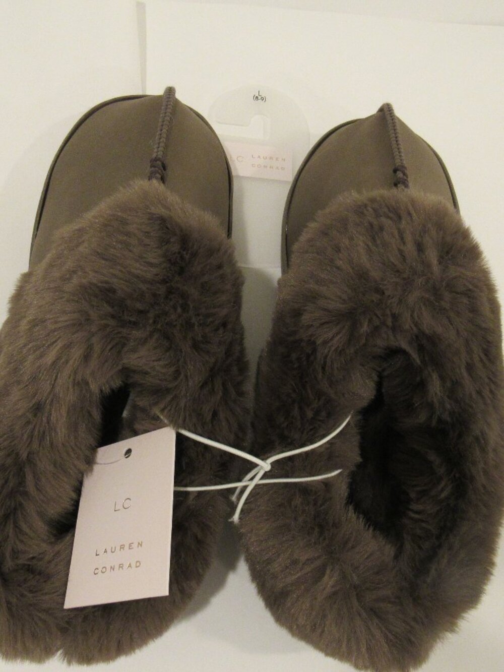 NEW $30 LAUREN CONRAD SLIPPERS SIZE LARGE (8-9)